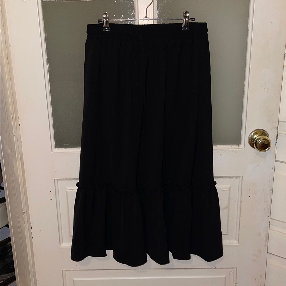 Black Ruffle-Hem  peasant pull on skirt nwt mid calf